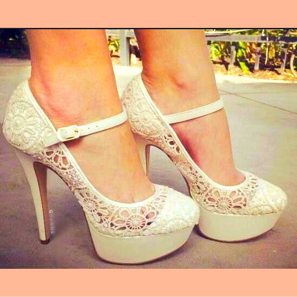 Stunning Ivory Lace Platform Heels with Mary Jane Strap 💕
